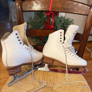 JACKSON White Ice Skates with Wooden Heel